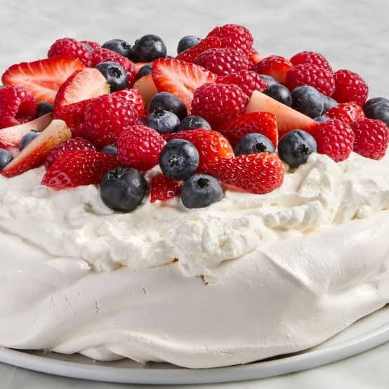 Pavlova Dessert